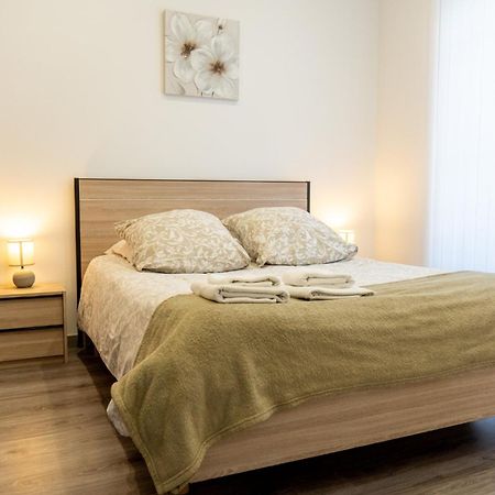 A L'Ombre Du Pin "1" - Ground-Floor T3 Near Disneyland And Paris, 1-6 Guests Le Pin  Bagian luar foto